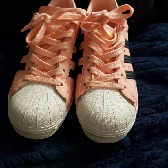 👟 Like New Peach W/Black Adidas Boost uni-sex sneakers 👟 - Picture 6 of 8